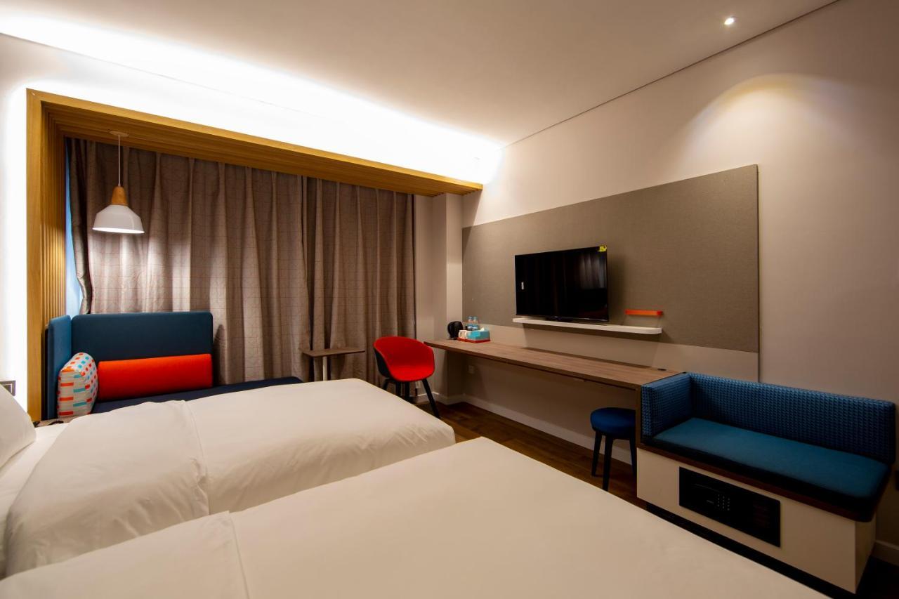 Holiday Inn Express Jinan Jingshi Road, An Ihg Hotel Exterior photo