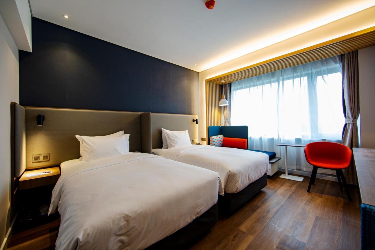 Holiday Inn Express Jinan Jingshi Road, An Ihg Hotel Exterior photo