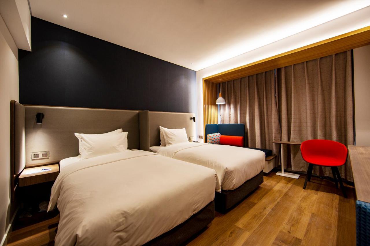 Holiday Inn Express Jinan Jingshi Road, An Ihg Hotel Exterior photo