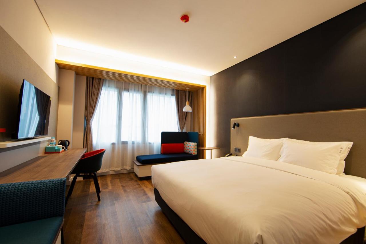 Holiday Inn Express Jinan Jingshi Road, An Ihg Hotel Exterior photo