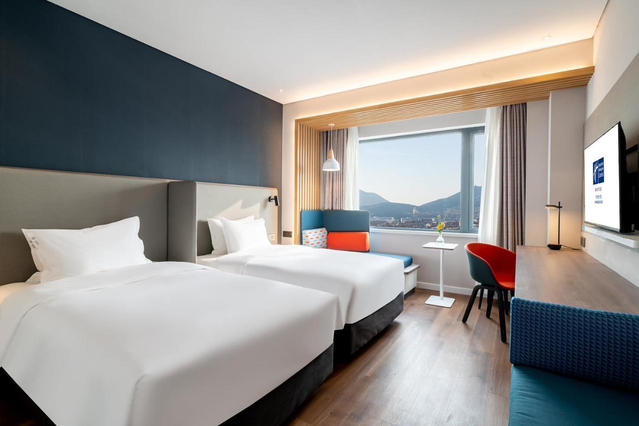 Holiday Inn Express Jinan Jingshi Road, An Ihg Hotel Exterior photo