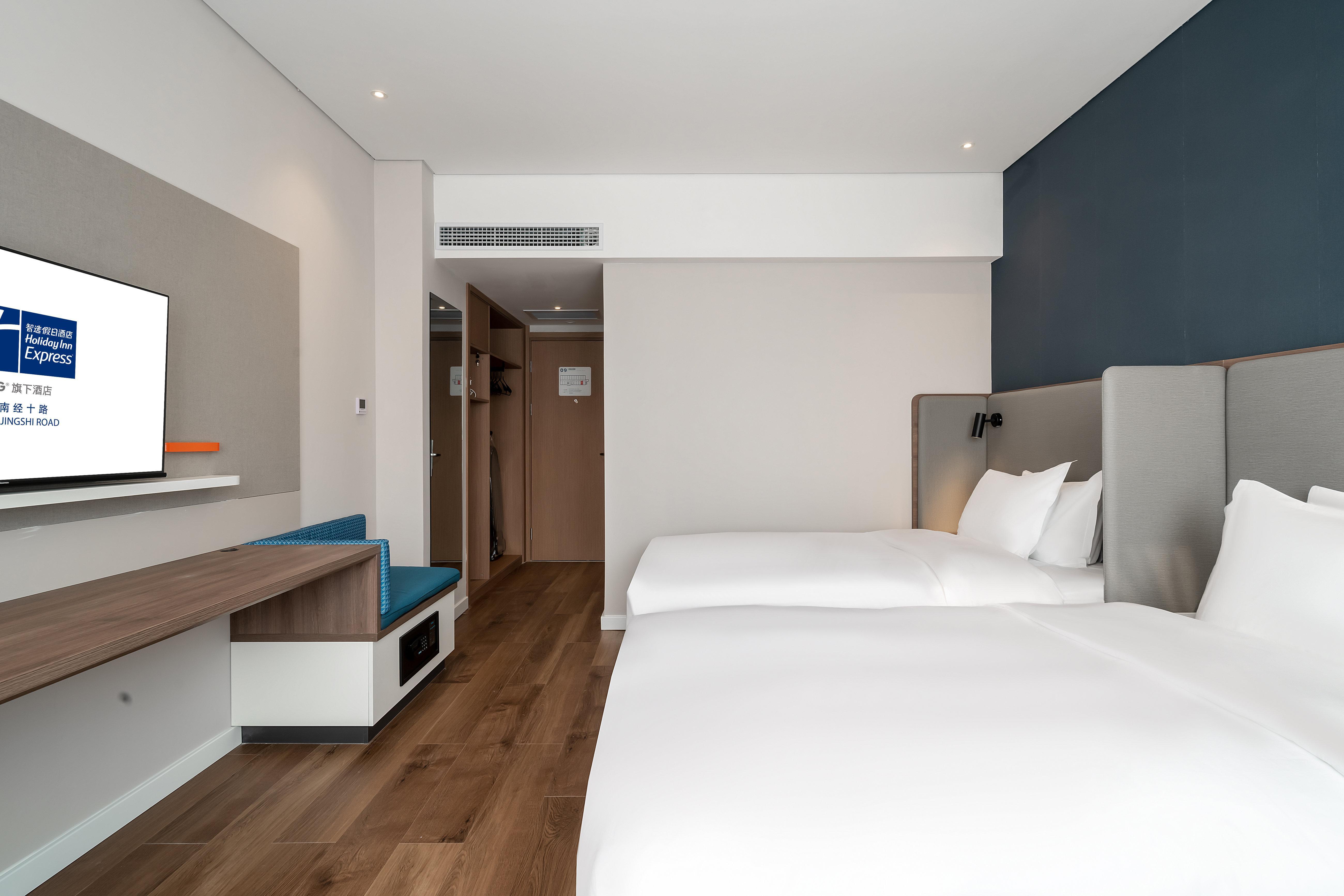 Holiday Inn Express Jinan Jingshi Road, An Ihg Hotel Exterior photo
