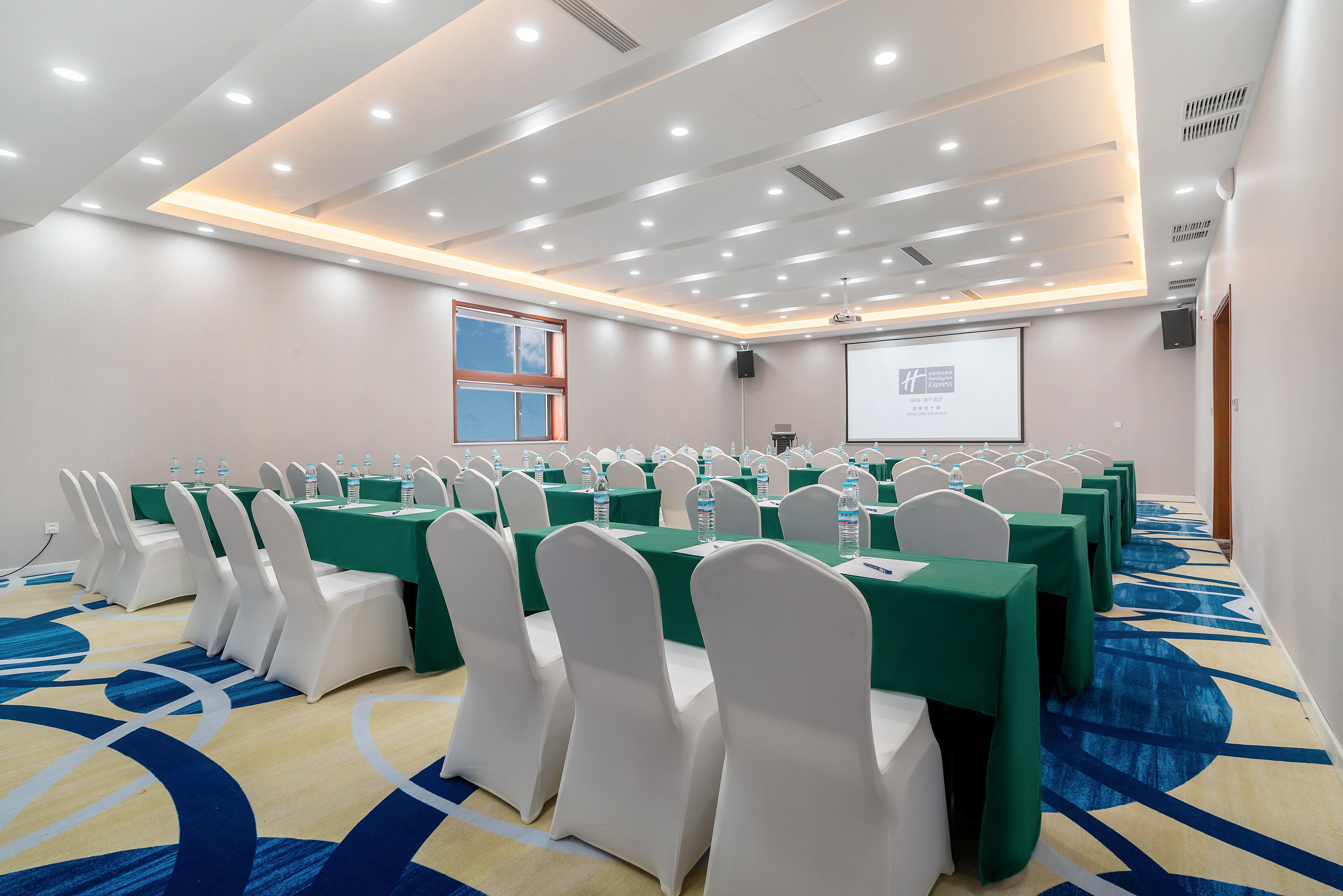 Holiday Inn Express Jinan Jingshi Road, An Ihg Hotel Exterior photo