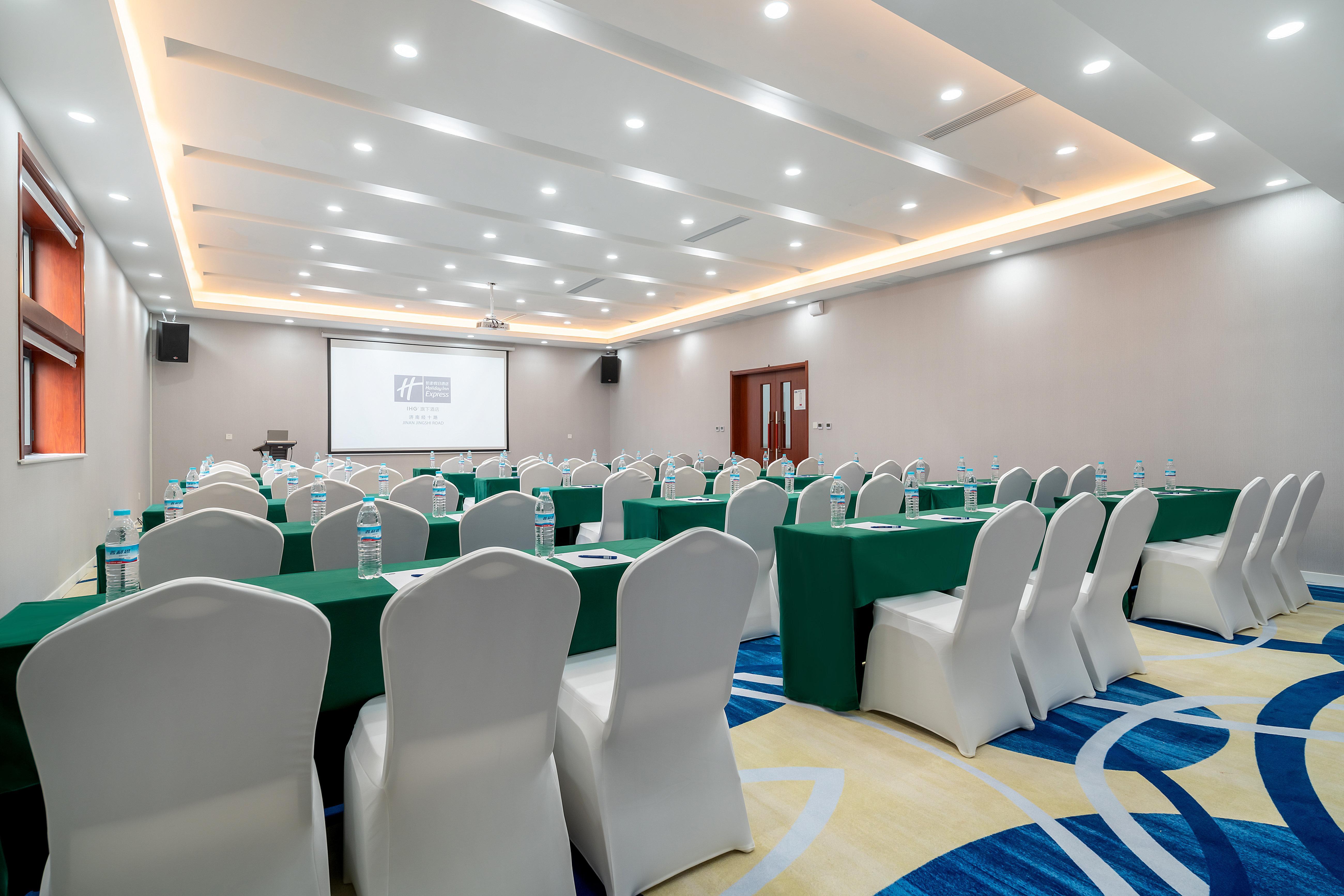 Holiday Inn Express Jinan Jingshi Road, An Ihg Hotel Exterior photo