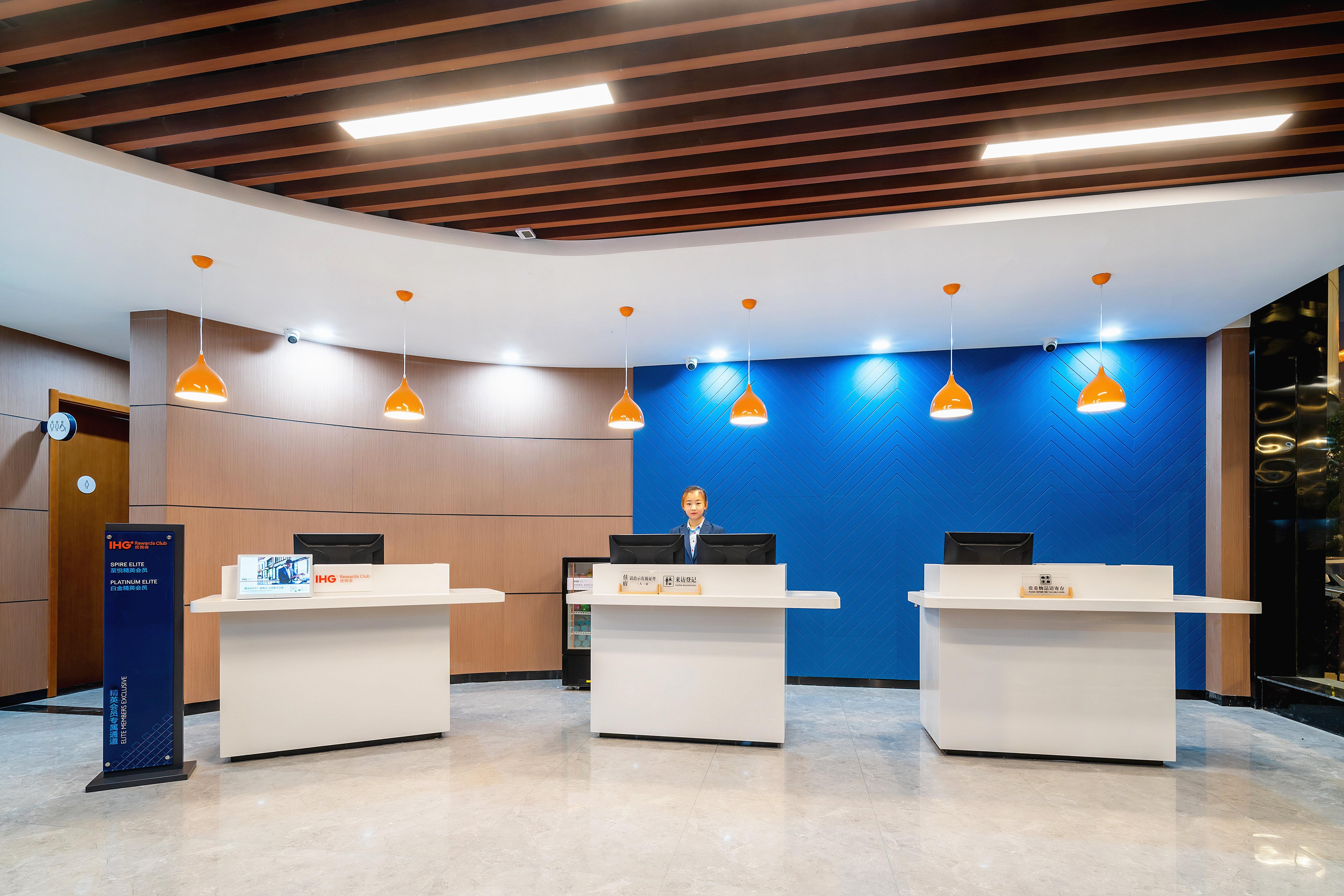 Holiday Inn Express Jinan Jingshi Road, An Ihg Hotel Exterior photo